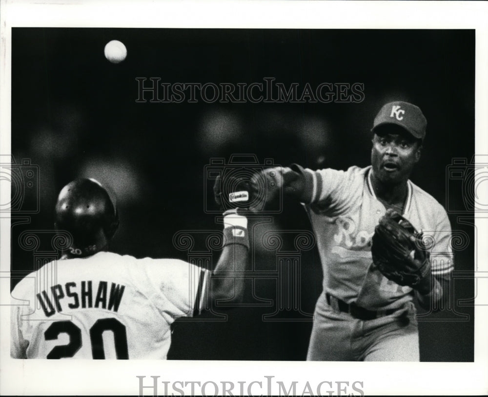 1988 Press Photo Frank White and Willie Upshaw-baseball game - cvb33891 - Historic Images