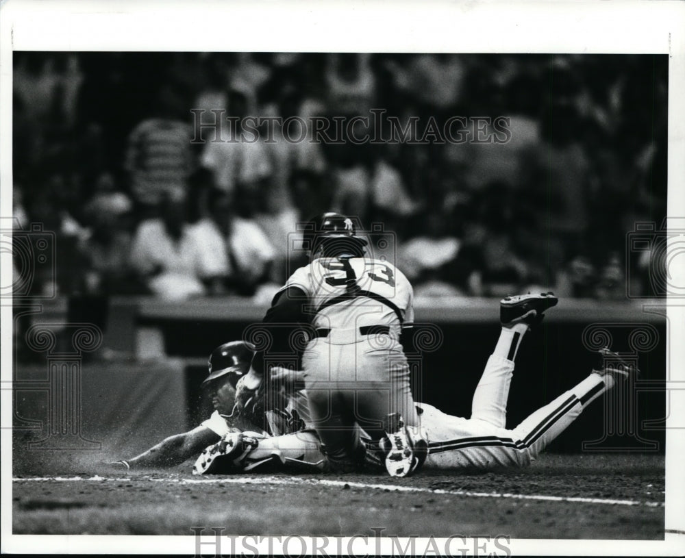 1989 Press Photo Carter out at home on Belle in field hit - cvb33909 - Historic Images