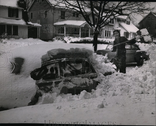 1954 Press Photo Ms. Natalie La Marche digs her car out of snow - cvb33938-Historic Images