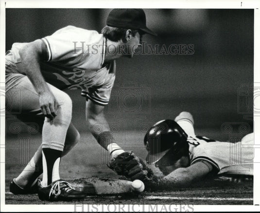 Press Photo Touchdown - cvb33991 - Historic Images