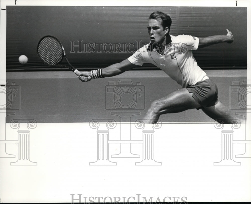 1983 Press PhotoJohn Sadri returnes a shot against Francisco Gonzales, Sadri won - Historic Images