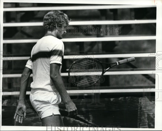 1981 Press Photo John Ross spins racquet in air after loosing seventh game - Historic Images