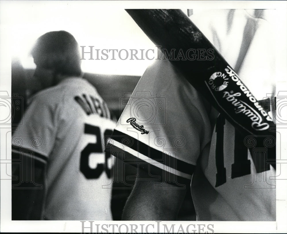 1987 Press Photo Cleveland Indians uniform with logo of Rawlings Sporting Goods - Historic Images