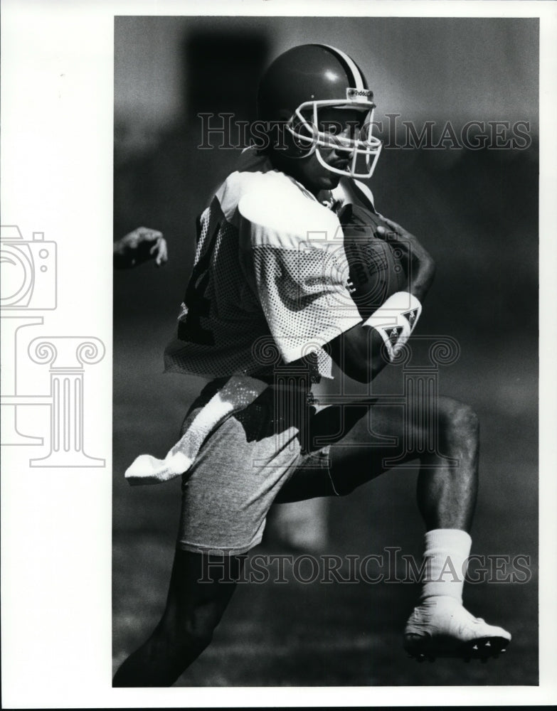 1989 Press Photo Webster Slaughter during a football practice - cvb34276 - Historic Images