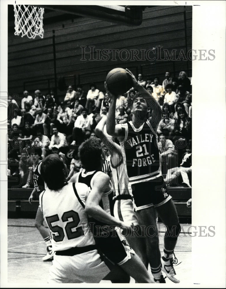 1987 Press Photo Mike Larry Ewen and Paul Neumann-basketball action - cvb34284 - Historic Images