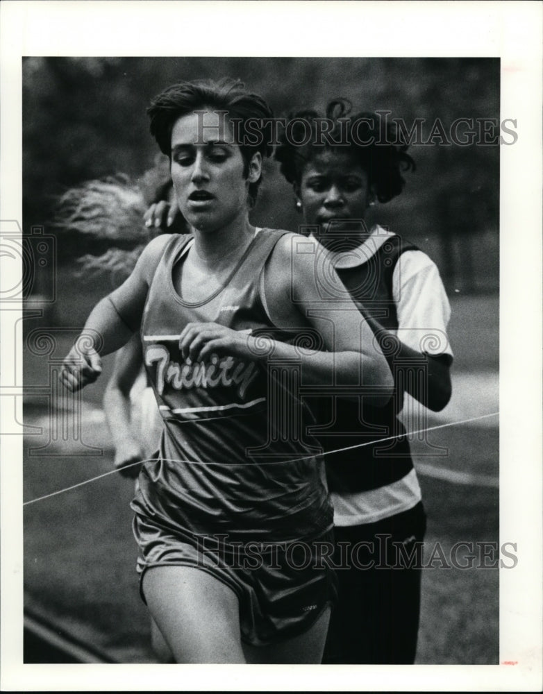 1990 Press Photo District track meet: Gabby Dimartino of Trinity High School - Historic Images