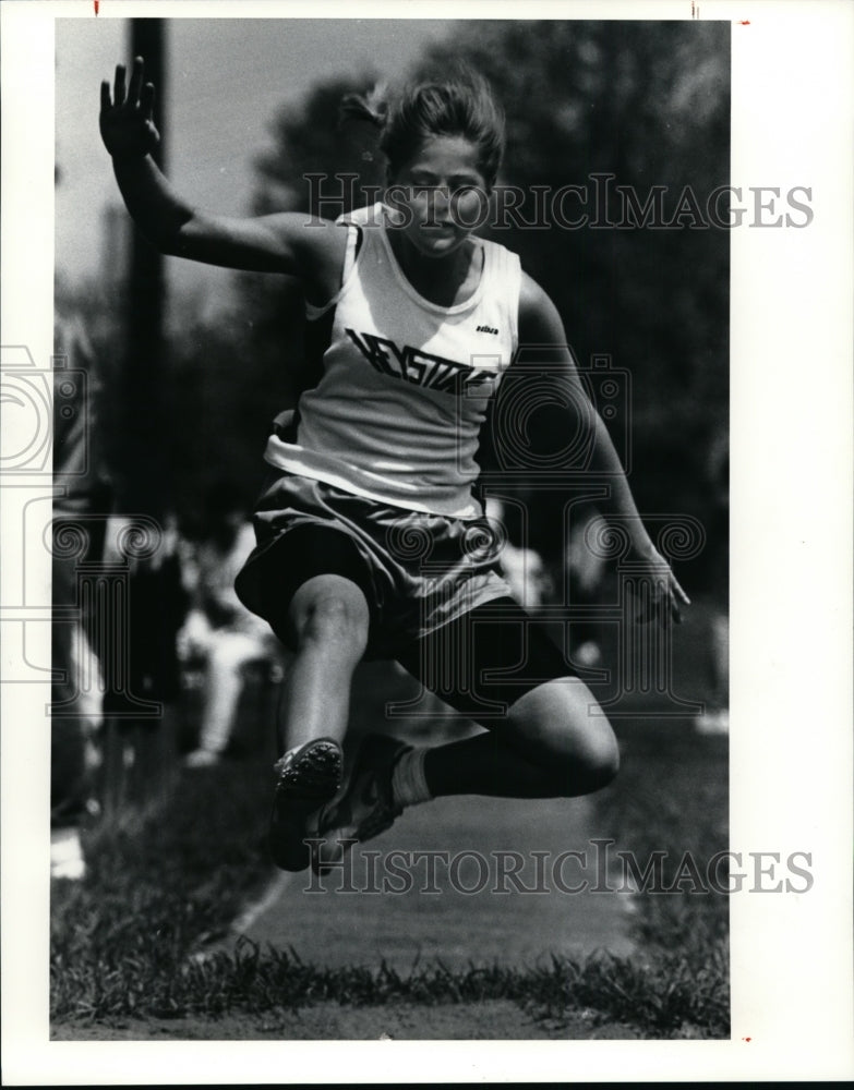 1991 Press Photo Staci Fox Age 17 Long Jump Competition Keystone High School - Historic Images