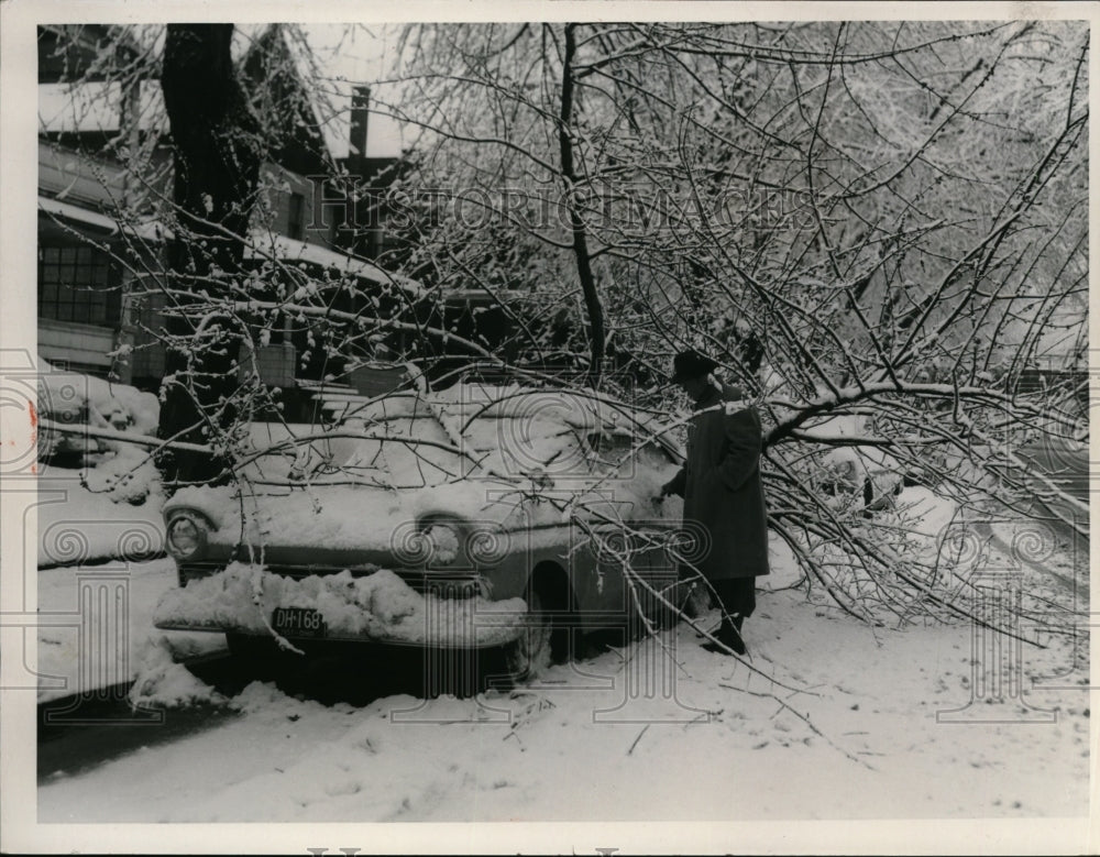 1957 Snow scene on Holyoke Avenue, East Cleveland-Historic Images