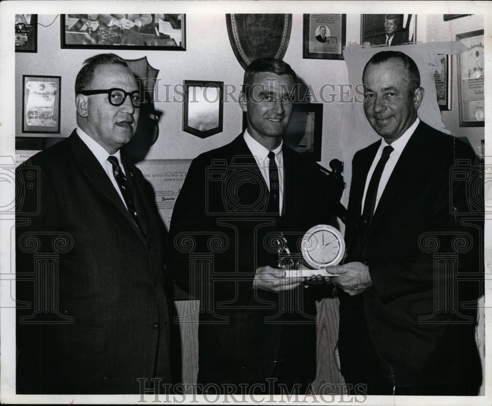 1973 Press Photo Capt. Joseph Strauss, John Nagy, Bill Reppa - cvb34443 - Historic Images