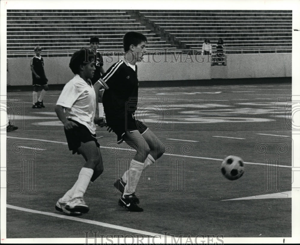 1991 Press Photo Nate Norris of Elyria Catholic during Lakewood game - Historic Images