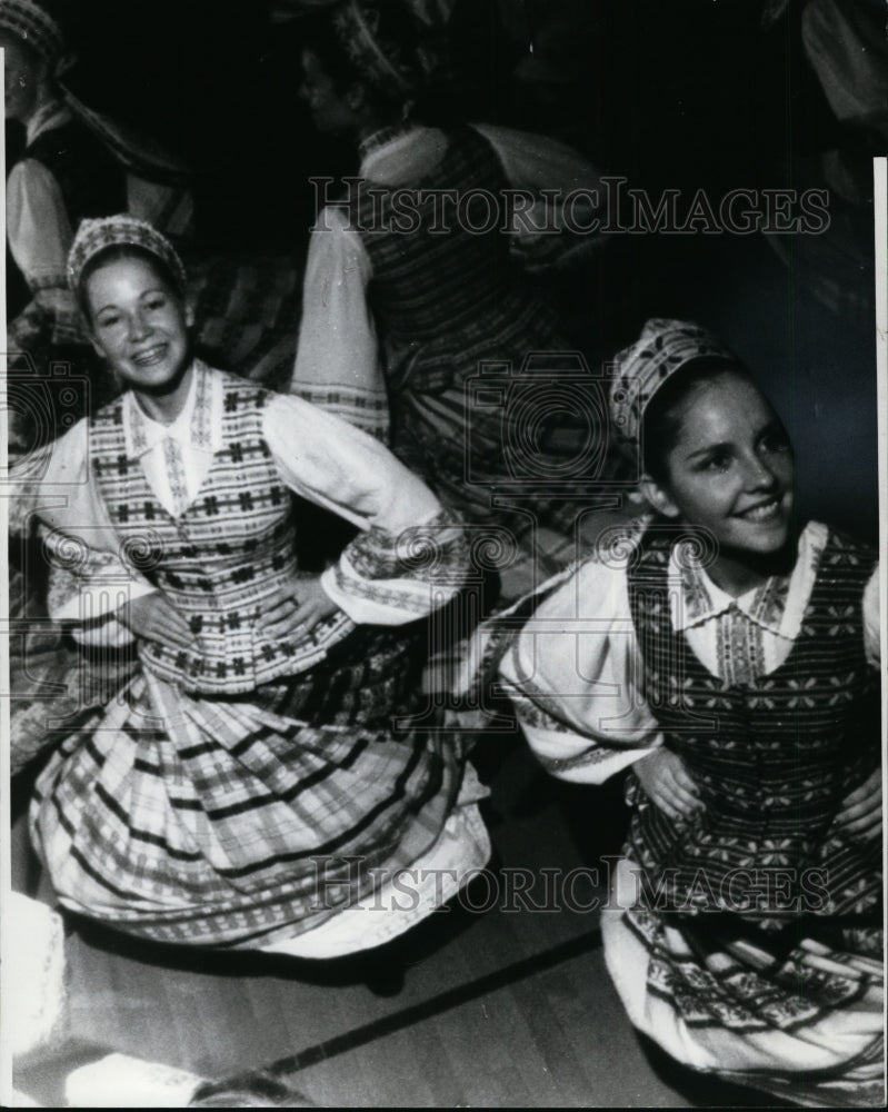 1982 Press Photo Folk Dance, Grandinele Lithuanian Folk Dances - cvb34583 - Historic Images