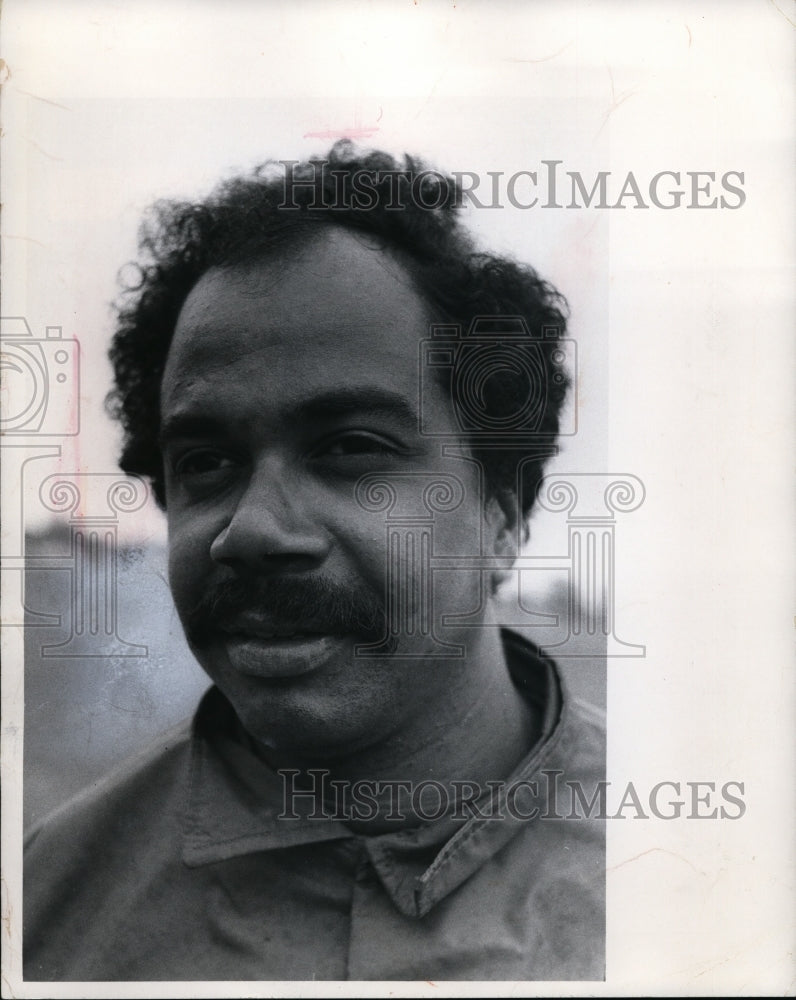 1971 Press Photo Coach Robert Taylor, Glenville Assistant Track Coach - Historic Images