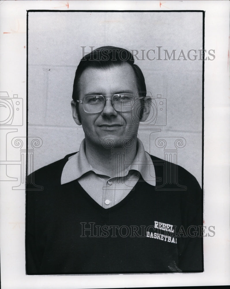 1976 Press Photo Head Basketball Coach Ted Lunblad, Willoughby South High - Historic Images