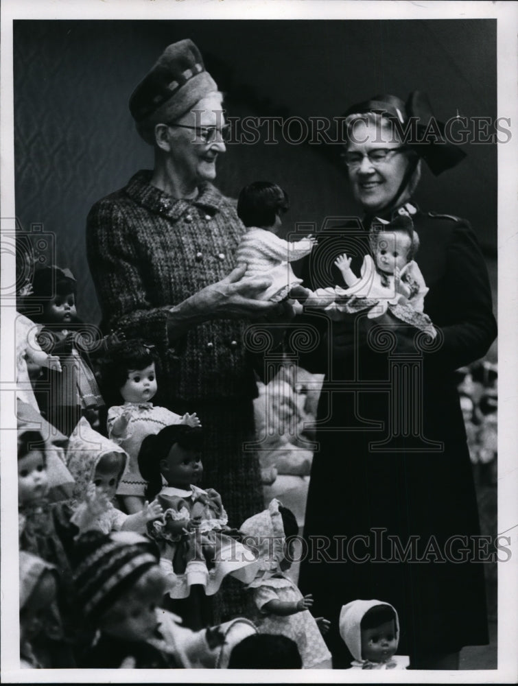 1966 Official Opening the Salvation Army&#39;s Christmas Toy Shop-Historic Images