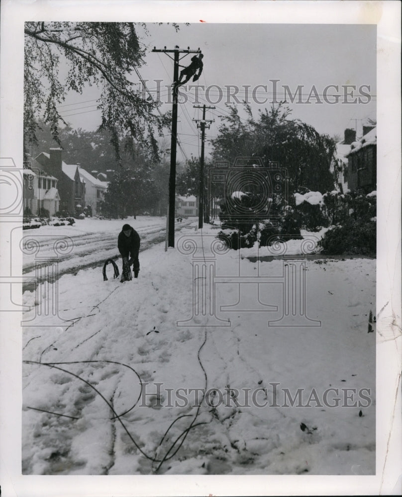 1954 Press Photo Cold Snowy Day - cvb34746 - Historic Images