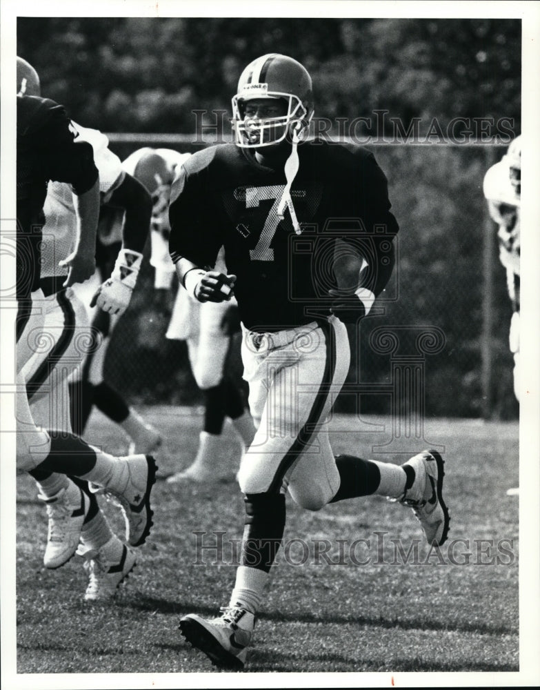 1991 Press Photo: Cleveland Browns Quarterback - Michael at Practice Session - Historic Images