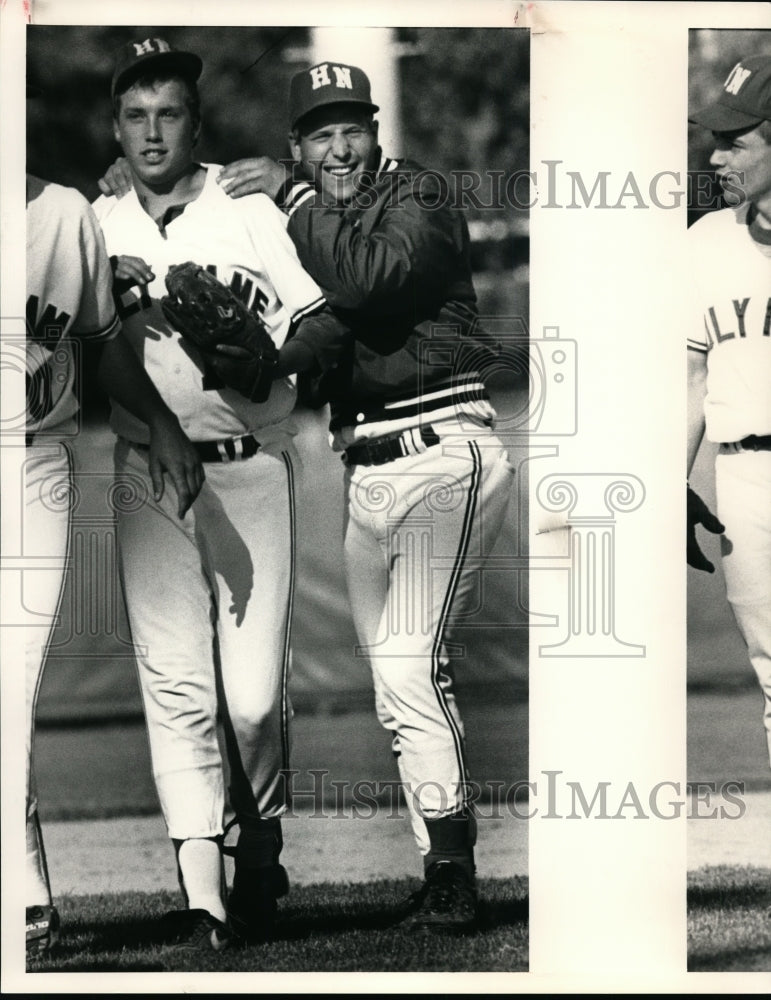 1990 Press Photo: Darren Ware is given a pat on the back by Mark Zofka - Historic Images