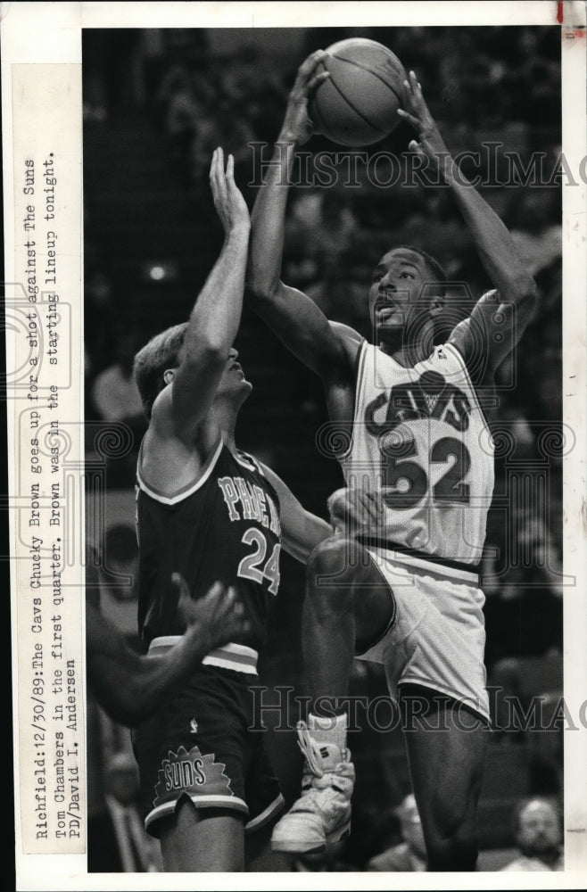 1989 Press Photo The Cavs Chucky Brown against Suns Tom Chambers - cvb34931-Historic Images