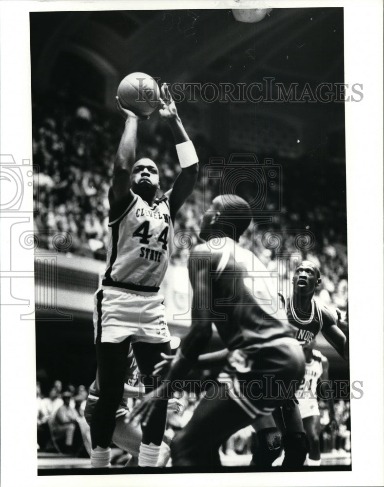 Press Photo No. 44 Cavs make a shot - cvb34984 - Historic Images