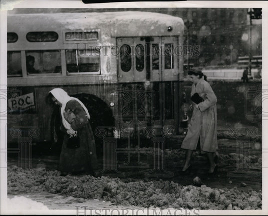 1957 Women crossing the Public Square-Historic Images