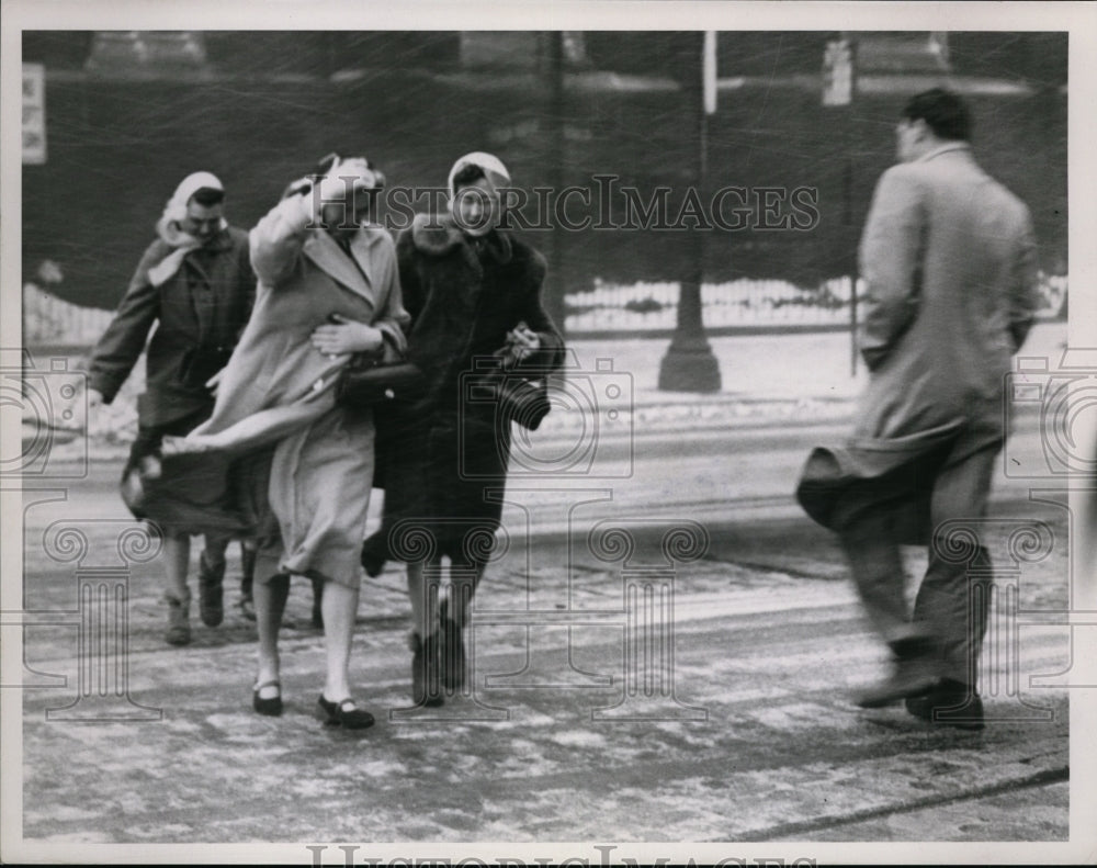 1954 Press Photo People crossing the street-cold weather - cvb35063 - Historic Images