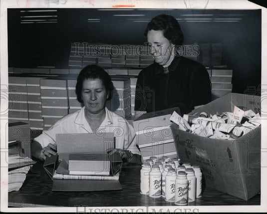 1966 Press Photo Mrs. Charles Shields, Mrs. Major Paul Thompson-Salvation Army - Historic Images
