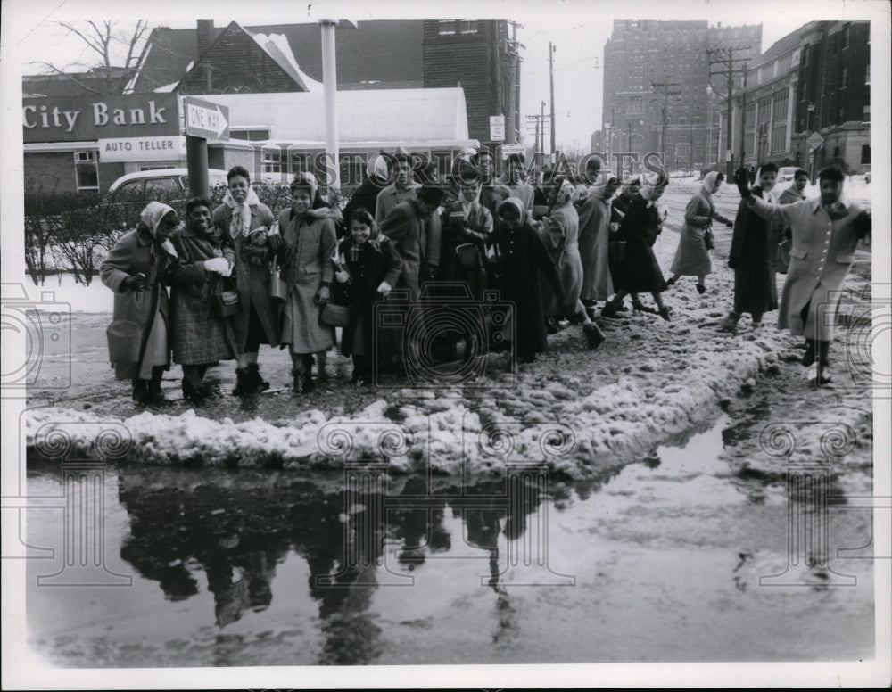 1963 Press Photo Snow and slush in Euclid, Ohio on E. 107th street. - cvb35102 - Historic Images