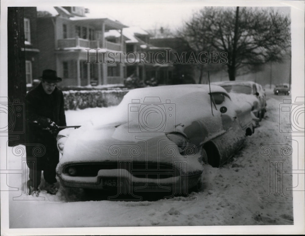 1959 Irving Son of 14174 Superior Rd blvd Hts digs out car in snow-Historic Images