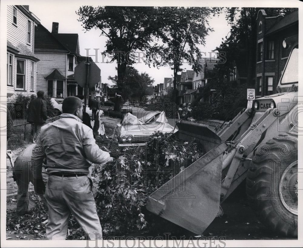 1970 Press Photo City workmen clear Monday night storm damage E85 &amp; Wade Park - Historic Images