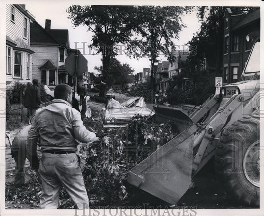 1970 Press Photo City workmen clear Monday night storm damage E85 & Wade Park - Historic Images