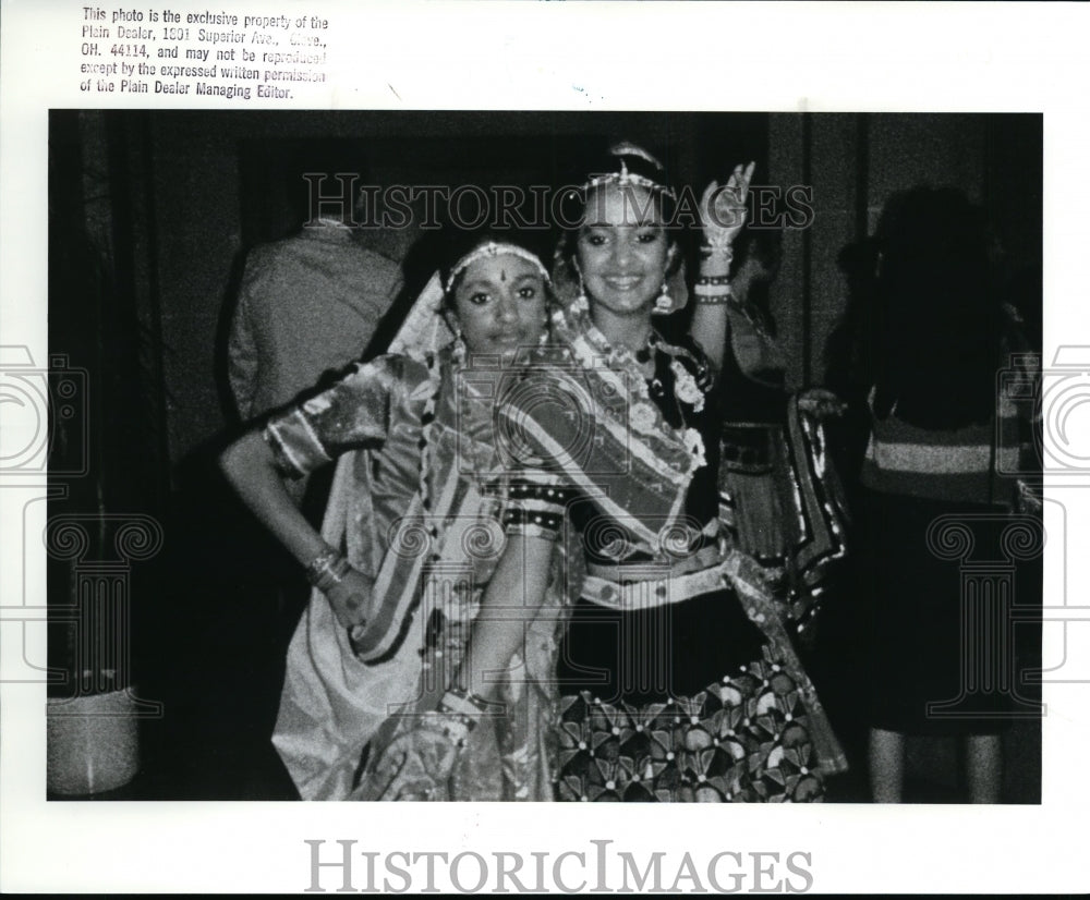 1988 Press Photo Indian dancers - cvb35137 - Historic Images