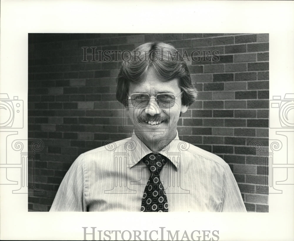 1984 Press Photo Track Coach Roger Sweet, Chardon high - cvb35286 - Historic Images