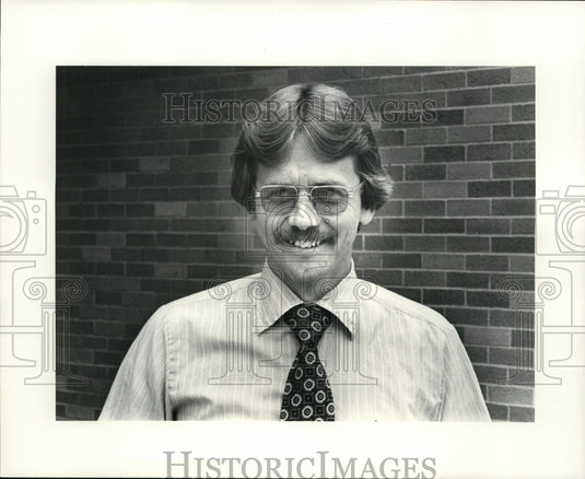 1984 Press Photo Track Coach Roger Sweet, Chardon high - cvb35286 - Historic Images