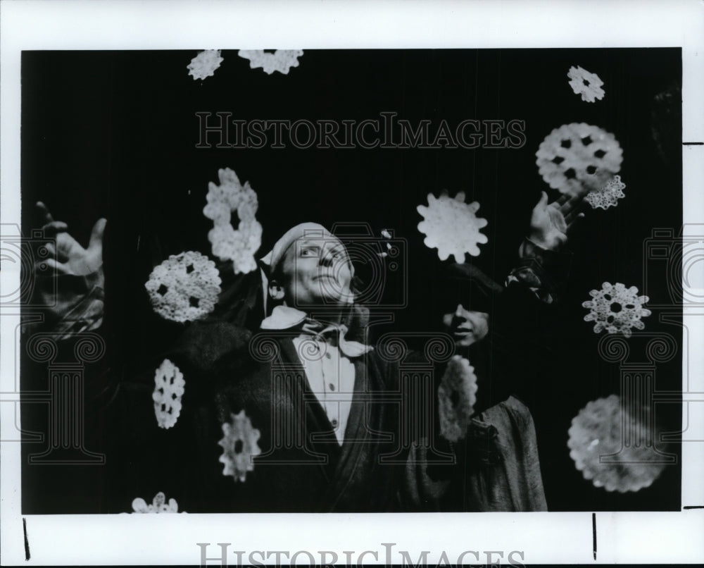 1988 Press Photo Wayne S. Turney as Scrooge in The Cleveland Play House - Historic Images