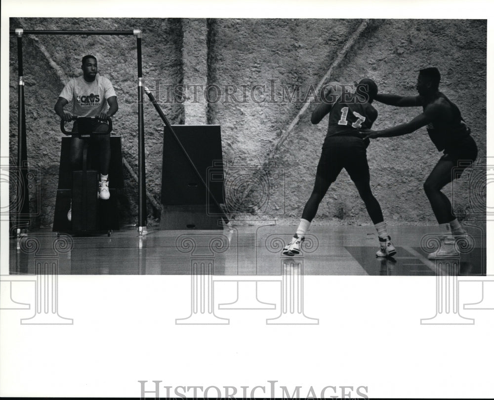 Press Photo Chucky Brown-Cavs basketball practice - cvb35376 - Historic Images