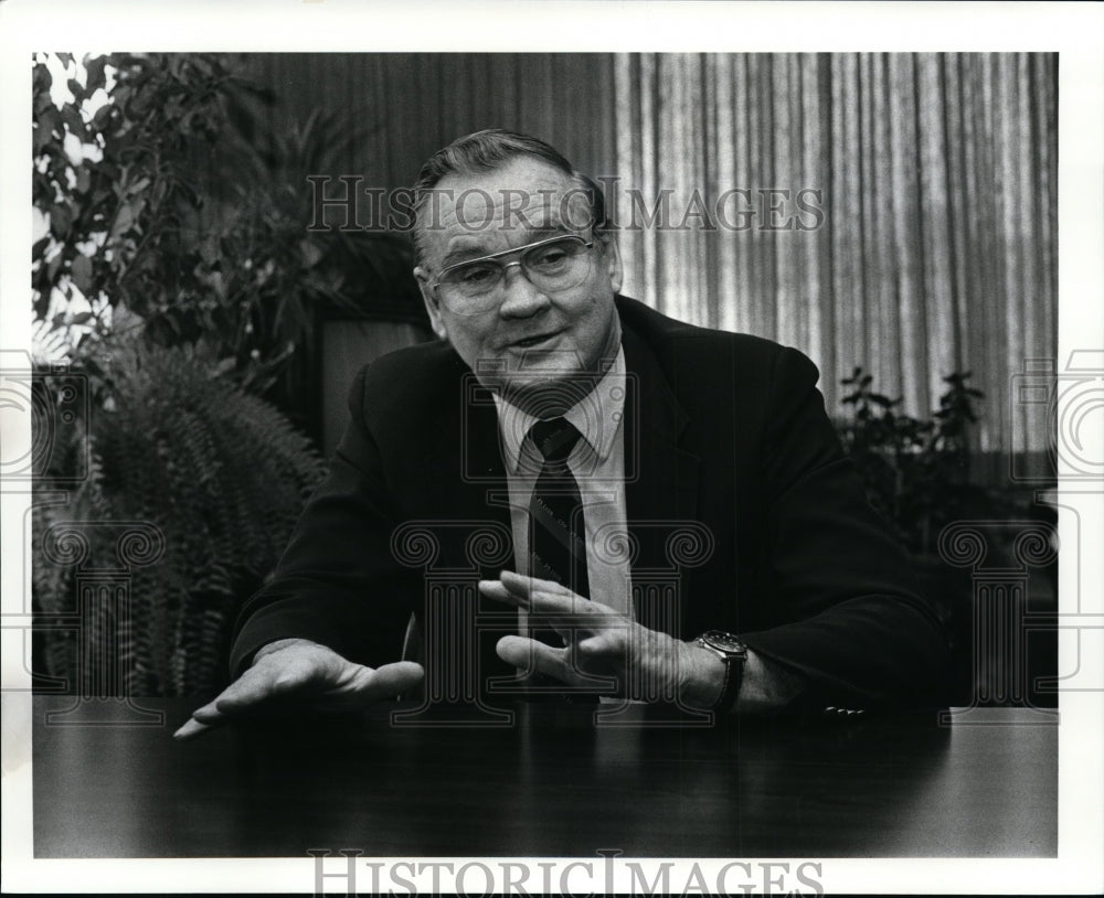 1988, Bob Busbey, talks to media about the NCAA ruling - cvb35393 - Historic Images