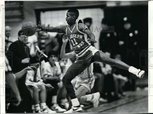 1988 Press Photo Tony Miller Leaps in Front of Brian Mackey to Steal a Pass- Historic Images
