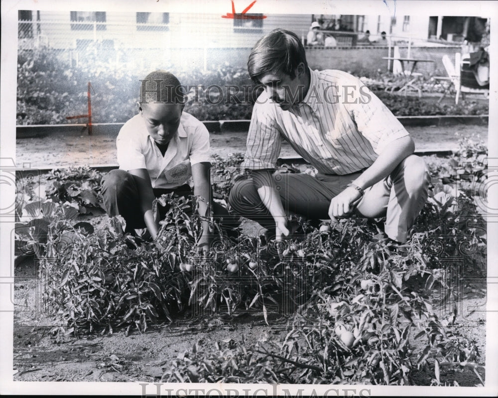 1967 Neighborhood gardeners Charles Mosby Jr. &amp; Vista volunteer Jim-Historic Images