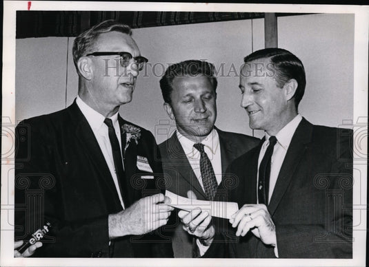 1967 Press Photo Mayor Ralph S. Locker, Councilman Edmund J. Turk & Wm Ashbolt - Historic Images