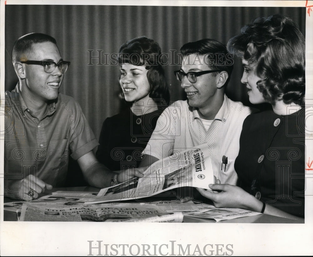 1962 Four winners of Plain Dealer scholarship attending annual press - Historic Images