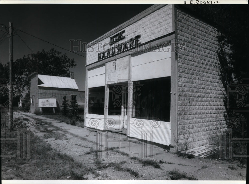 1991 Press Photo Closed hardware store in Antler, North Dakota - cvb35647 - Historic Images