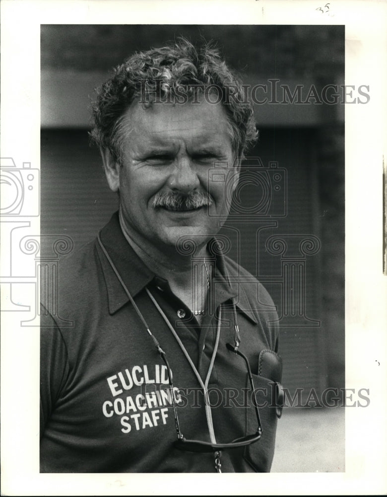 1988 Press Photo Euclid Football coach Tom Banc - cvb35688 - Historic Images