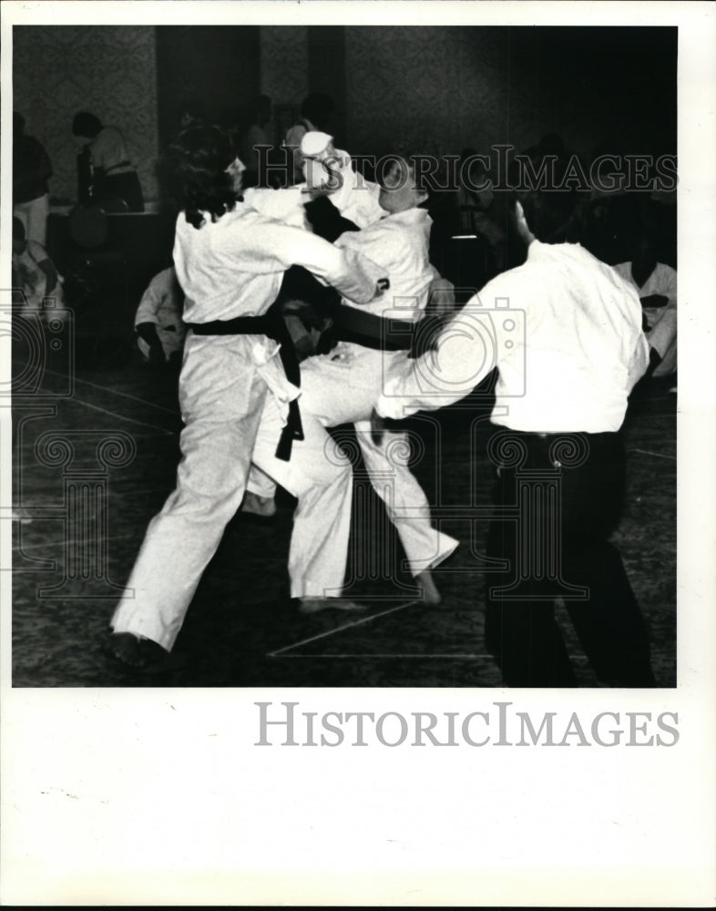 1983 Press Photo Linda Hashman against Pam Wren - cvb35696 - Historic Images