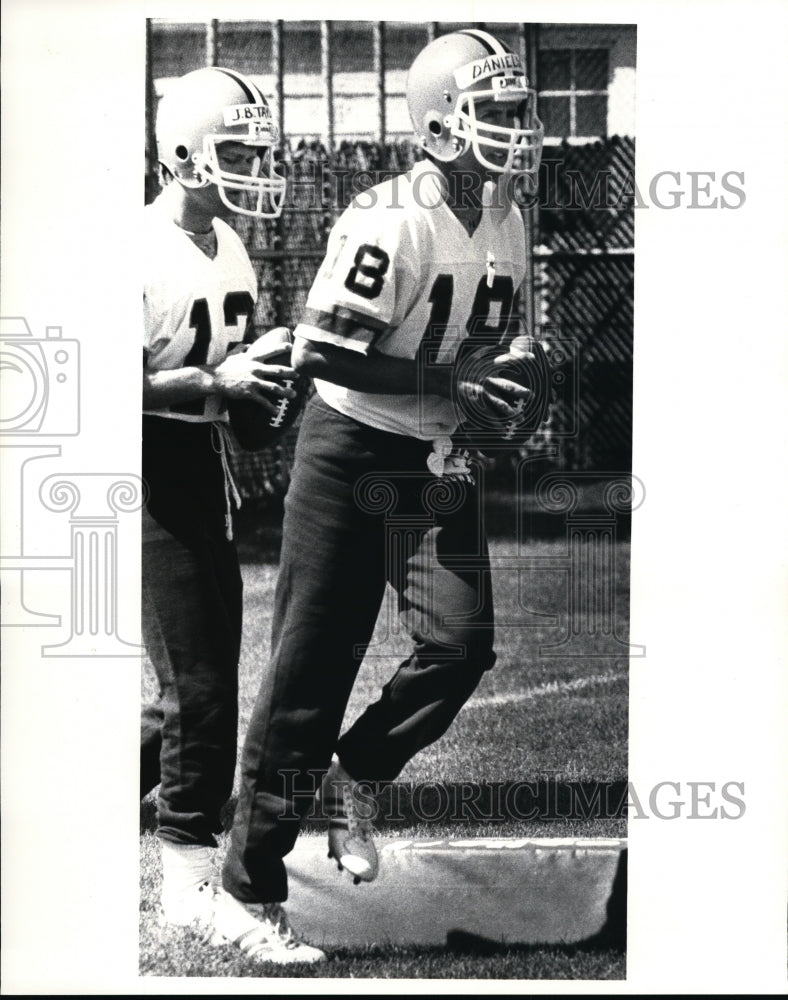 1985 Press Photo Quarterbacks Jim Bob Taylor and Gary Danielson - cvb35751 - Historic Images