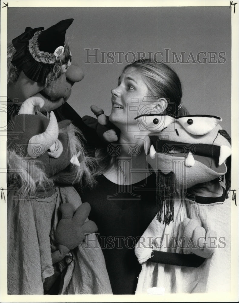 1983, Pam Clouse with puppets at the Northern Ohio Winterfair. - Historic Images