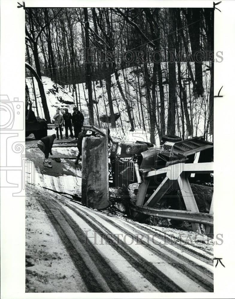 1987 Press Photo Track accident scene-lake County - cvb35825 - Historic Images