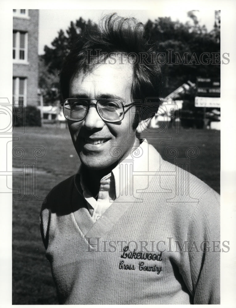 1986 Press Photo Dan Gerome Lakewood High School Cross Country Track Coach - Historic Images