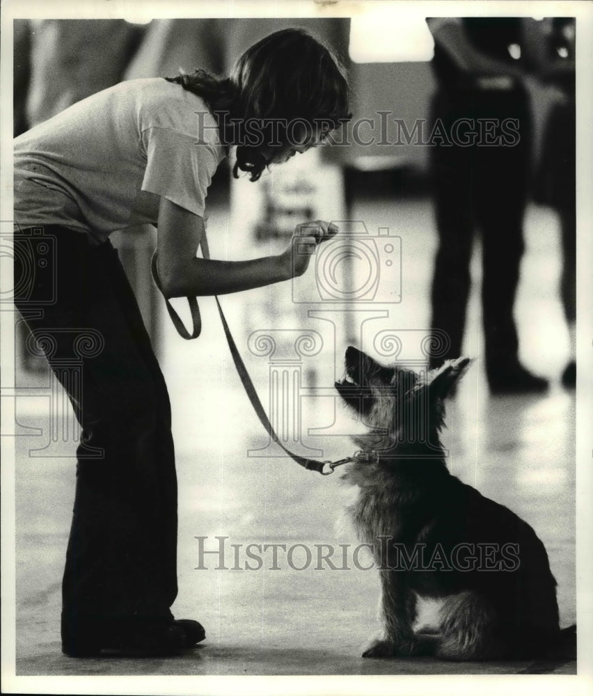 1980 Press Photo Chrissy Kurilko & Cookie during best behaved category - Historic Images