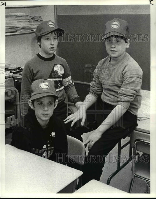 1985 Press Photo Dan Fox, Jeff Harhay, Andrew Martinson of Royalview Elementary - Historic Images