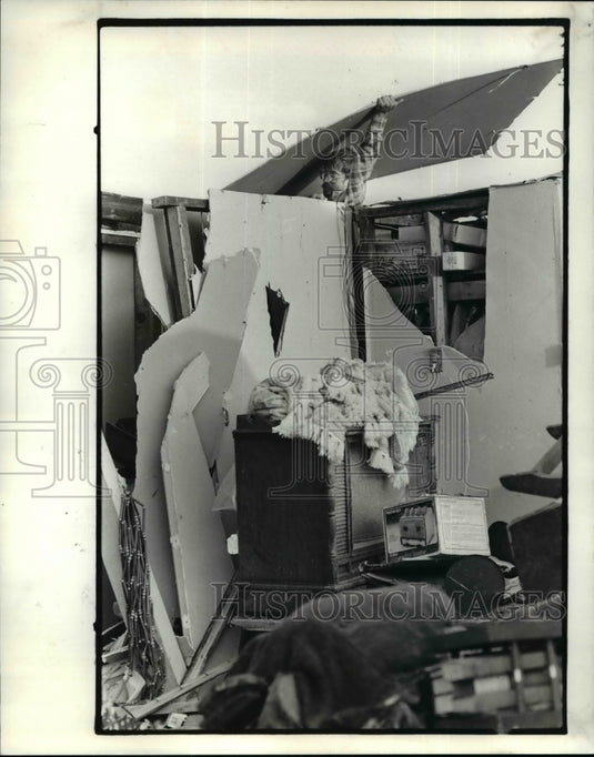 1985 Press Photo John Martin's house after it was hit by a tornado - cvb36124 - Historic Images